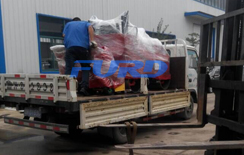 福瑞得機(jī)械座駕壓路機(jī)，路面開(kāi)槽機(jī)成功裝車及時(shí)發(fā)貨