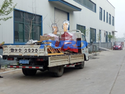 福瑞得機(jī)械手扶壓路機(jī)、框架整平機(jī)已成功裝車及時發(fā)貨