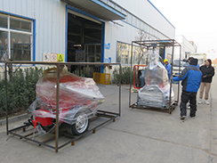 福瑞得機(jī)械1臺(tái)灌縫機(jī)，1臺(tái)移動(dòng)燈車，一臺(tái)馬路吹風(fēng)機(jī)打包裝柜出口新加坡