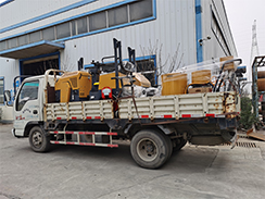 福瑞得機(jī)械雙輪壓路機(jī)、灌縫機(jī)發(fā)往江蘇